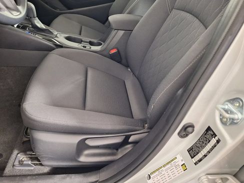 Used 2025 Toyota Corolla LE FWD image 27