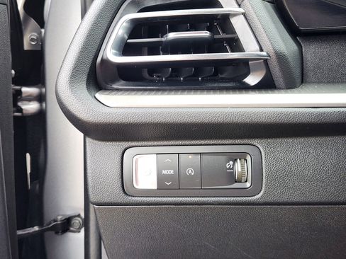 Certified 2025 Chevrolet Traverse LT FWD image 21