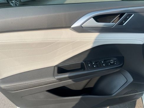 New 2025 Volkswagen Taos SEL image 15