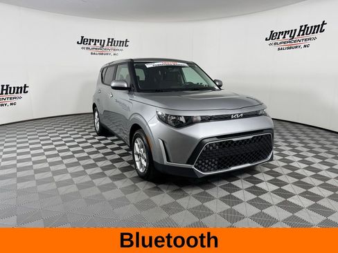 Used 2025 Kia Soul LX w/ LX Technology Package FWD image 6