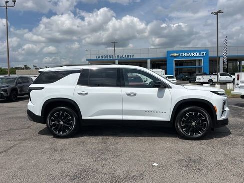 New 2026 Chevrolet Traverse LT FWD image 2