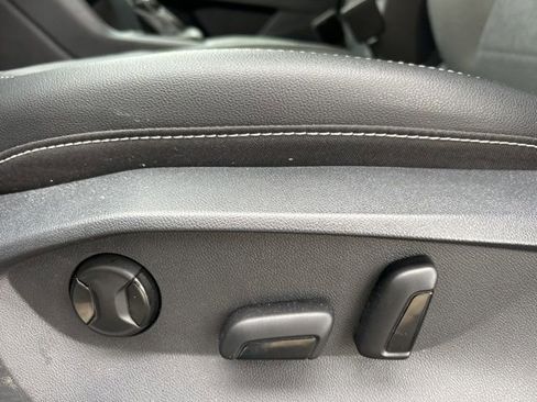 Used 2023 Volkswagen Taos SE image 31