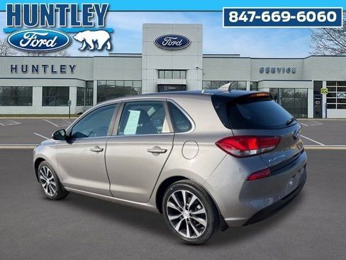 Used 2020 Hyundai Elantra GT image 6