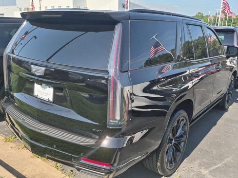 Certified 2026 Cadillac Escalade Platinum Sport w/ LPO, ONYX Package AWD/4WD image 5