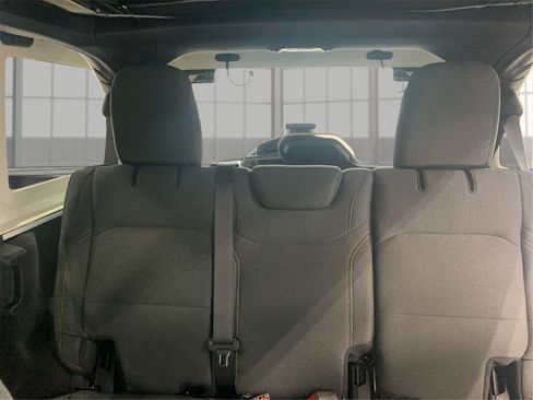 Used 2025 Jeep Wrangler Sport S image 13