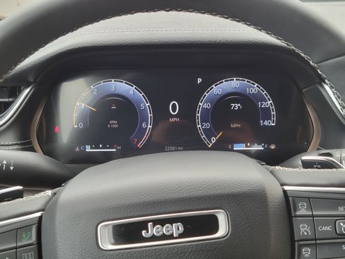 Used 2024 Jeep Grand Cherokee L Limited w/ Luxury Tech Group II image 11