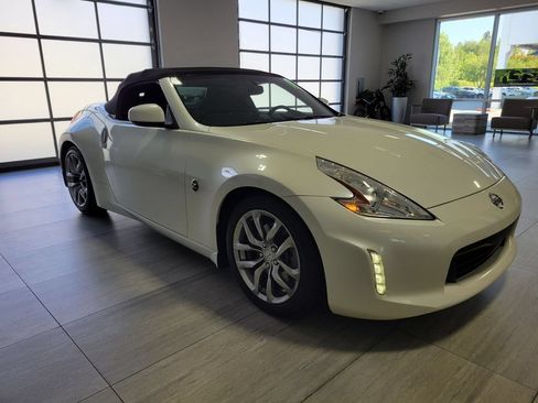 Used 2013 Nissan 370Z Roadster RWD image 8