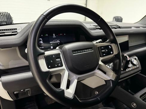 Used 2023 Land Rover Defender 110 X-Dynamic SE image 12