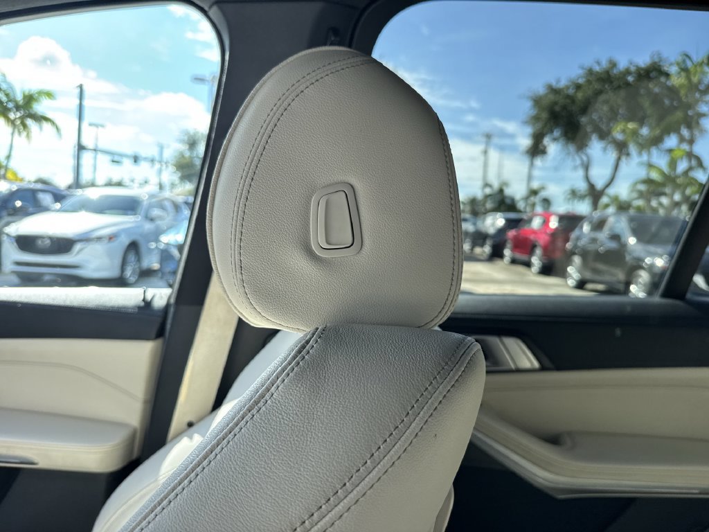 Used 2022 BMW X5 sDrive40i w/ M Sport Package RWD image 16