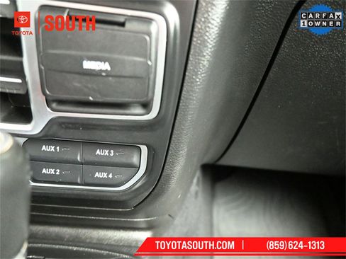 Used 2022 Jeep Wrangler Unlimited Sahara image 16