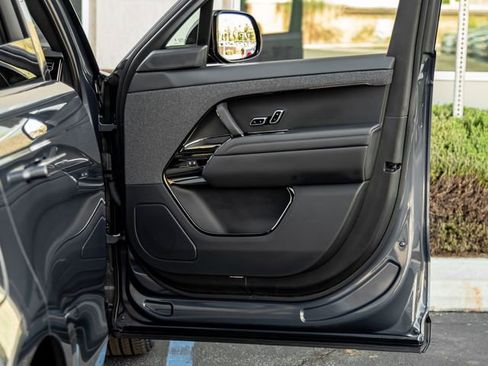 Used 2024 Land Rover Range Rover Sport SE image 25