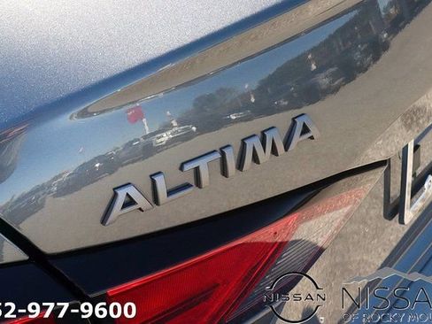 Certified 2024 Nissan Altima 2.5 SV FWD image 11