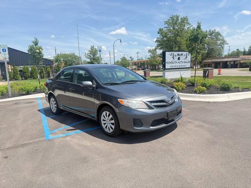 Used 2012 Toyota Corolla LE FWD image 3