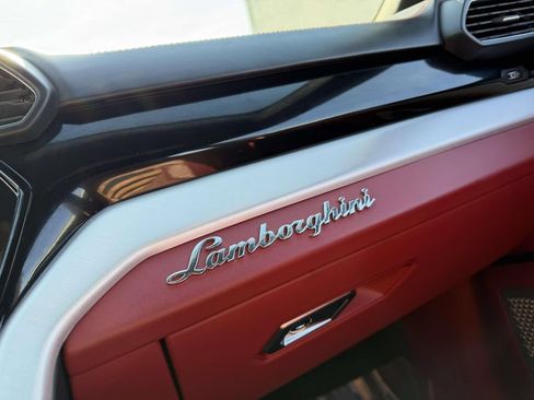Used 2022 Lamborghini Urus AWD/4WD image 33