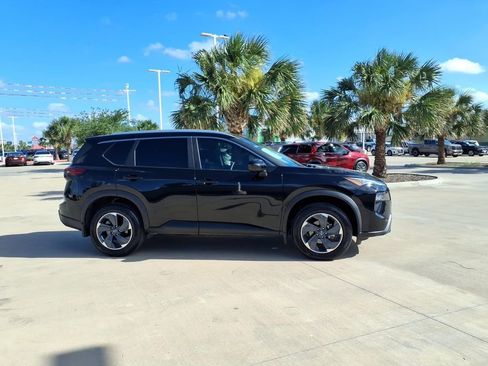 Used 2024 Nissan Rogue SV w/ SV Premium Package FWD image 6