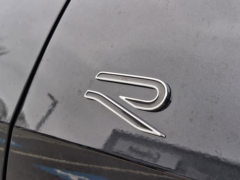 New 2026 Volkswagen Tiguan SEL R-Line AWD/4WD image 9