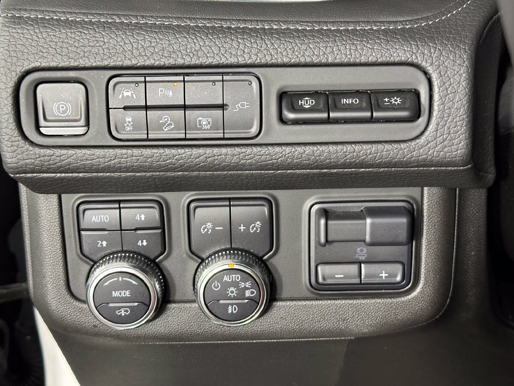 Used 2022 GMC Yukon Denali w/ Denali Ultimate Package AWD/4WD image 23