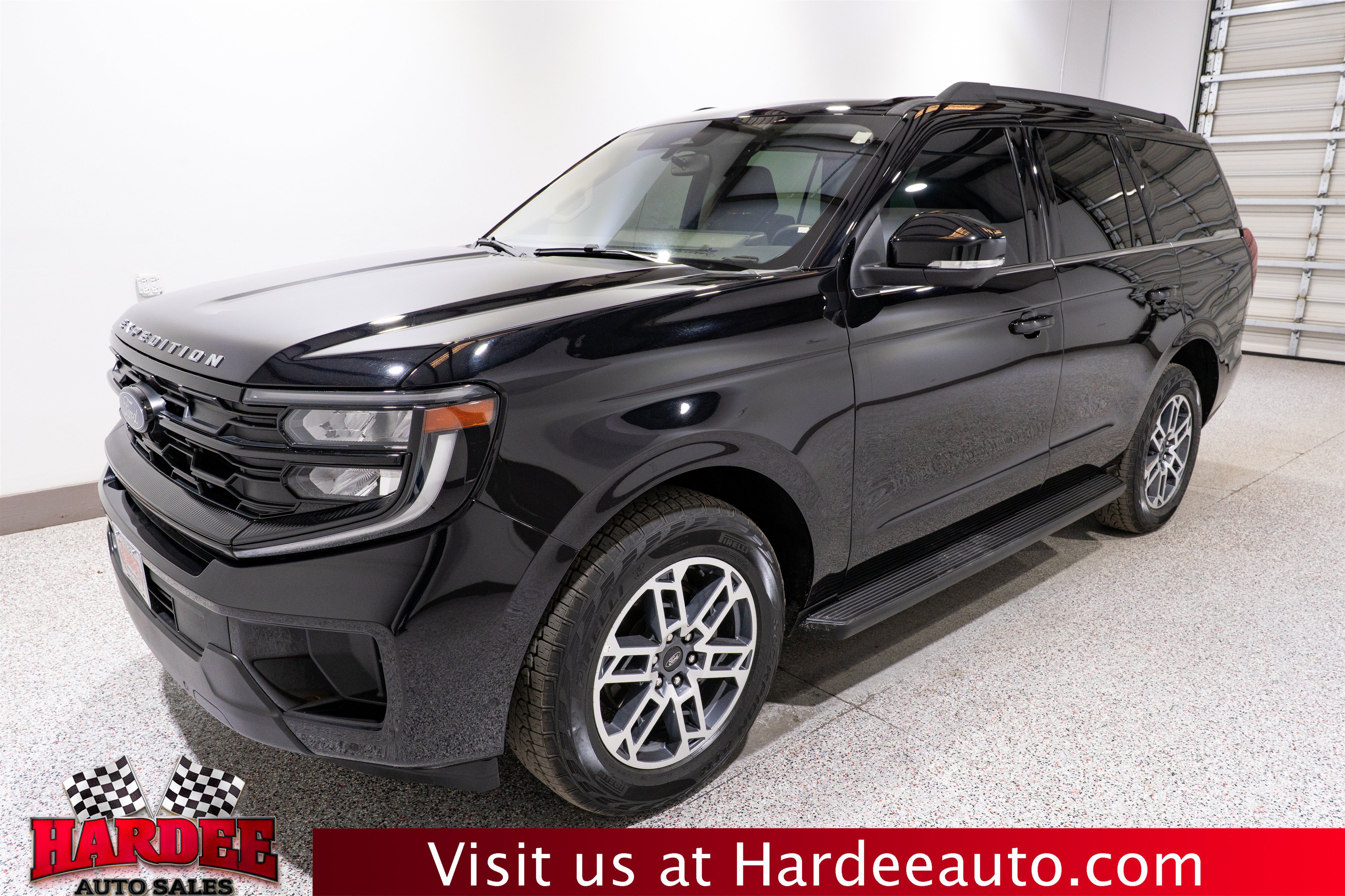 Used 2025 Ford Expedition Active AWD/4WD image 2