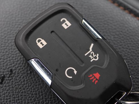 Used 2023 GMC Acadia AT4 w/ Preferred Package image 16