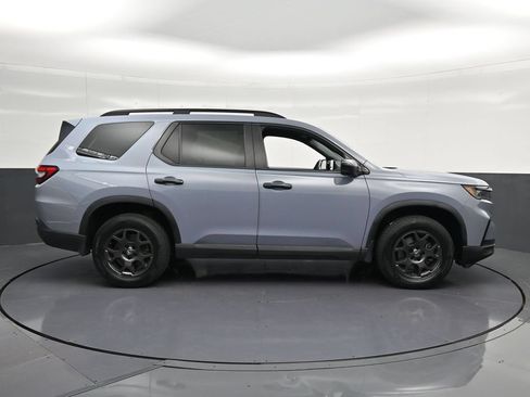 Used 2023 Honda Pilot TrailSport image 4