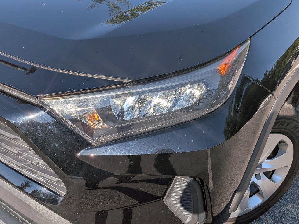 Used 2021 Toyota RAV4 LE FWD image 5