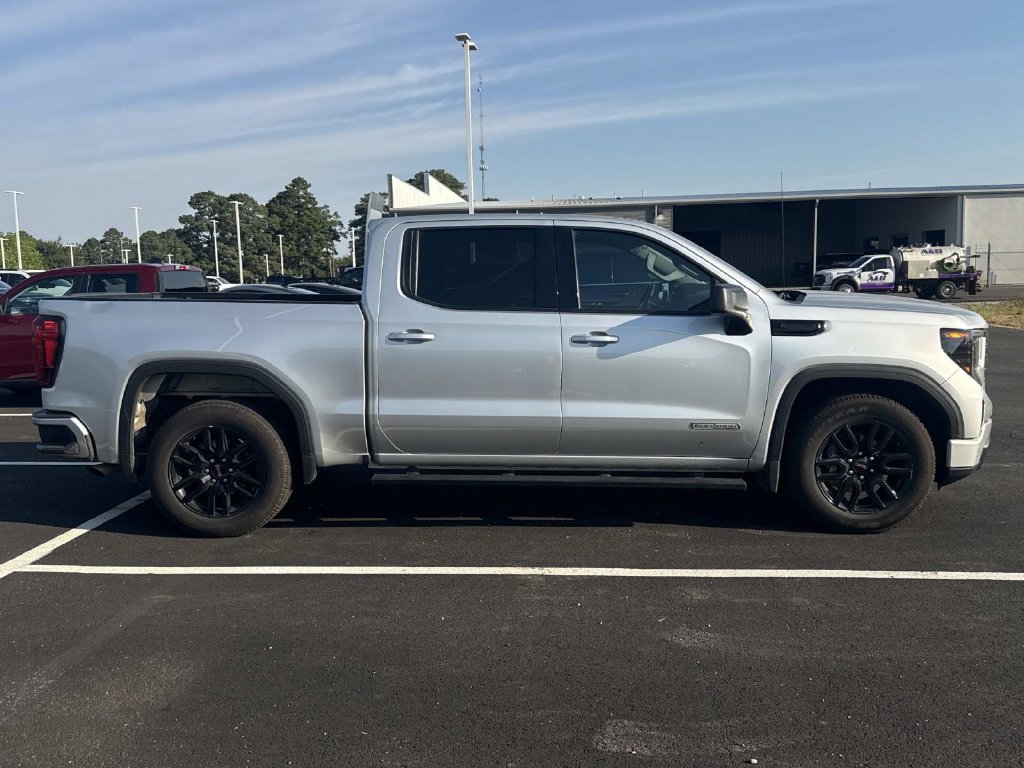 Used 2022 GMC Sierra 1500 Elevation RWD image 9