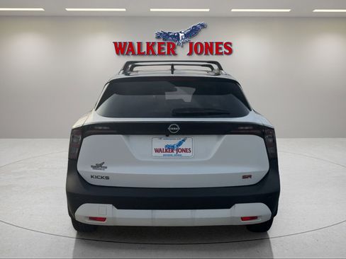 Used 2025 Nissan Kicks SR image 4