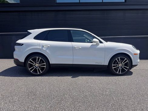 Certified 2026 Porsche Cayenne AWD/4WD image 11