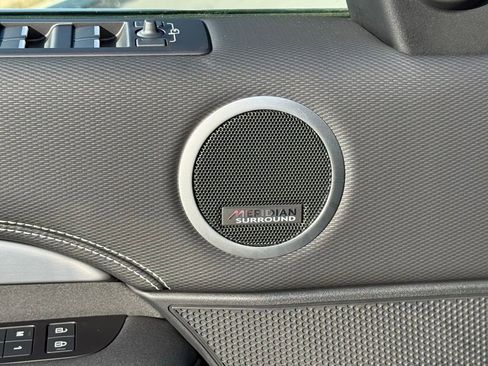 Certified 2025 Land Rover Discovery Dynamic SE image 15