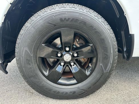 Used 2019 RAM 1500 Classic SLT RWD image 15