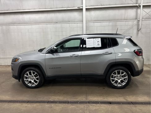 Used 2022 Jeep Compass Latitude image 4
