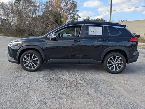 Used 2023 Toyota Corolla Cross XLE image 4