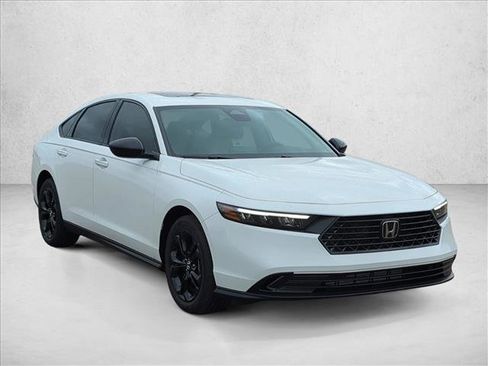 Used 2025 Honda Accord SE image 6