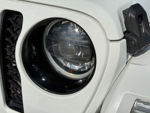 Used 2023 Jeep Gladiator Overland image 10