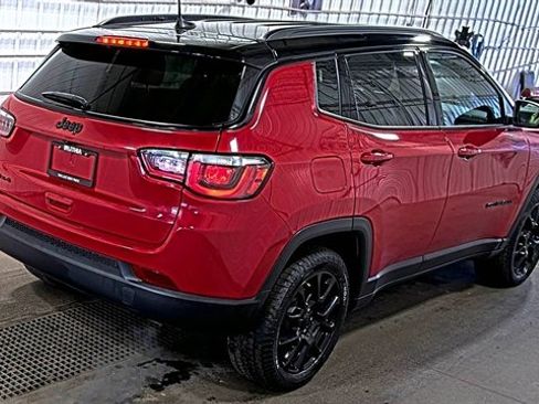 Used 2024 Jeep Compass Latitude w/ Convenience Group AWD/4WD image 6