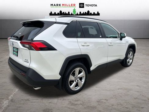 Certified 2021 Toyota RAV4 XLE Premium AWD/4WD image 6