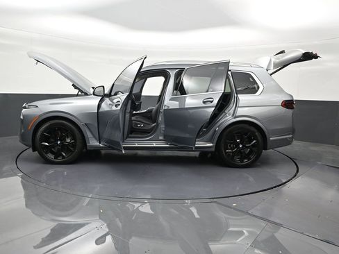 Used 2025 BMW X7 xDrive40i w/ Parking Assistance Package image 36