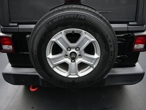 Used 2018 Jeep Wrangler Unlimited Sport S AWD/4WD image 11
