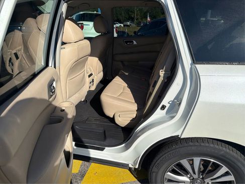 Used 2019 Nissan Pathfinder SL image 10