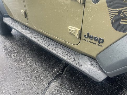 New 2025 Jeep Gladiator Sport image 10