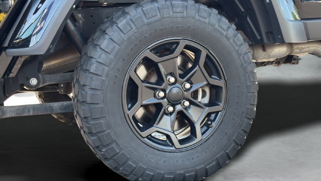 Used 2023 Jeep Gladiator Sport AWD/4WD image 27