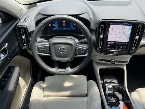 Certified 2024 Volvo XC40 B5 Plus w/ Protection Package Premier AWD/4WD image 17