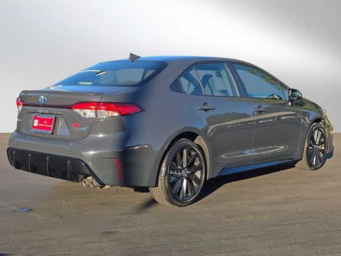 Certified 2024 Toyota Corolla SE image 3