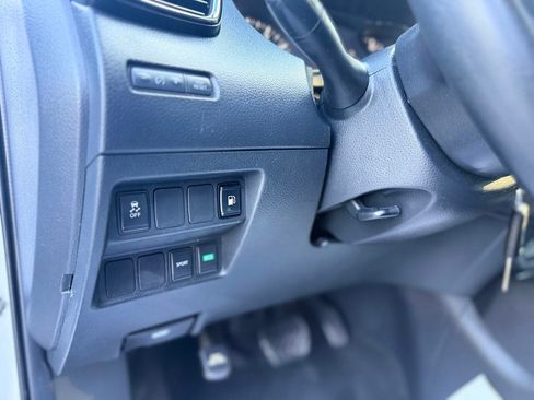 Used 2018 Nissan Rogue S FWD image 12