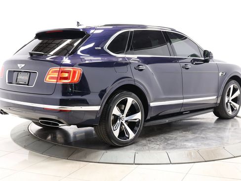 Used 2017 Bentley Bentayga AWD/4WD image 80