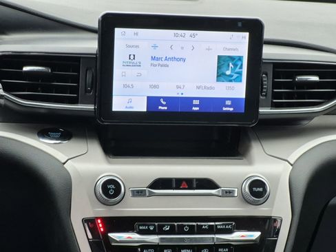 Used 2024 Ford Explorer XLT w/ Equipment Group 202A RWD image 16