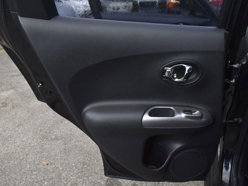 Used 2011 Nissan Juke S image 29