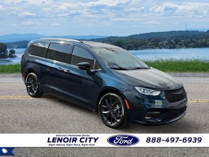 Used 2023 Chrysler Pacifica Touring-L w/ S Appearance Package