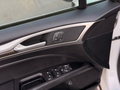 Used 2018 Ford Fusion SE w/ Equipment Group 602A FWD image 14