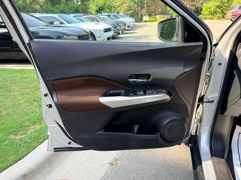 Used 2019 Nissan Kicks SR FWD image 18